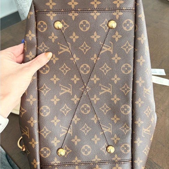 Louis Vuitton Classic Brown Monogram Shoulder Bag - Picture 4 of 11